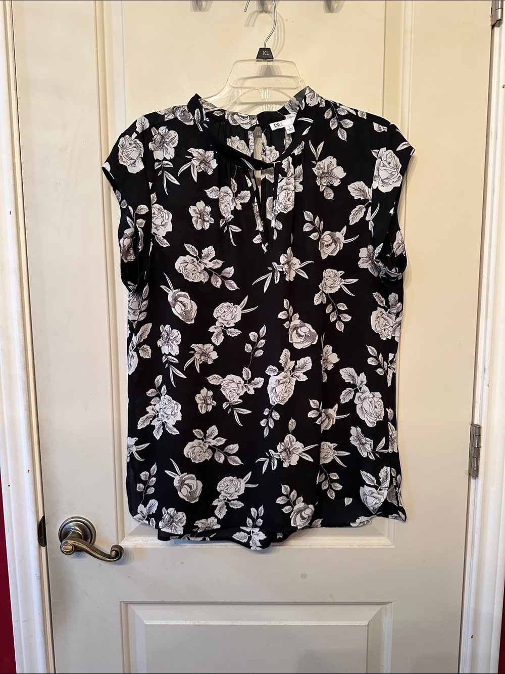 DR2 Black Floral Tie-Neck Cap Sleeve Blouse